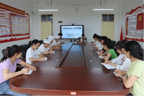強化食品安全培訓(xùn) 共筑食品安全防線 商南縣金福灣幼兒園開展食品安全知識培訓(xùn)