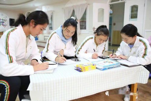 色彩美世界,藝術(shù)潤童心 世紀(jì)星藝術(shù)學(xué)院幼兒園教師美術(shù)培訓(xùn)活動