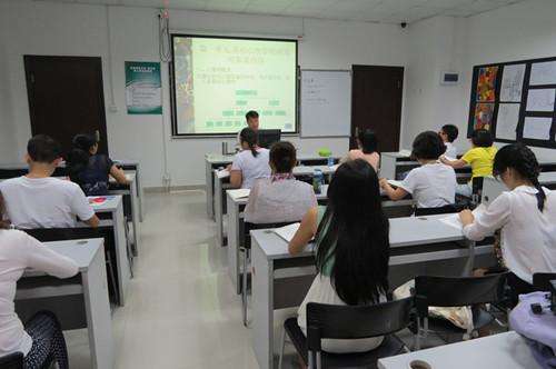 綿陽心理咨詢師培訓(xùn)機(jī)構(gòu)與藝術(shù)教育培訓(xùn)咨詢 雙重發(fā)展路徑解析