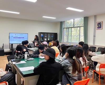 新媒體藝術學院“宏志助航計劃”助力畢業(yè)生就業(yè)能力提升與升學咨詢